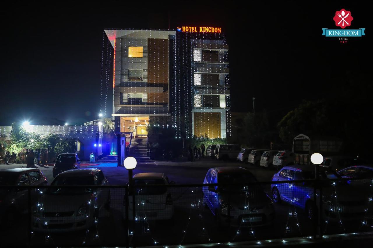 Kingdom Hotel Moga Exteriör bild